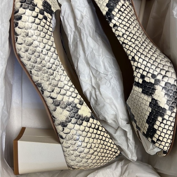 Made in Italy Giovanna Grazzini Black and Cream Snakeskin Heels with Pointed Toe - Picture 10 of 10